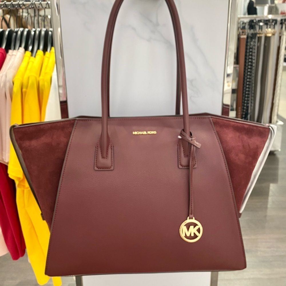 Michael Kors Avril Extra-Large
Leather Top-Zip Tote Bag In Oxblood
NWT - Picture 14 of 14